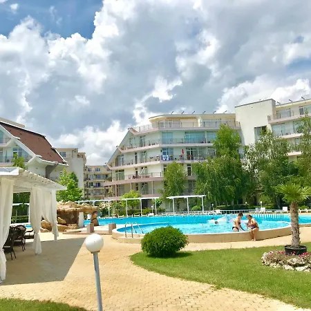 Sun Village Beach Апартамент